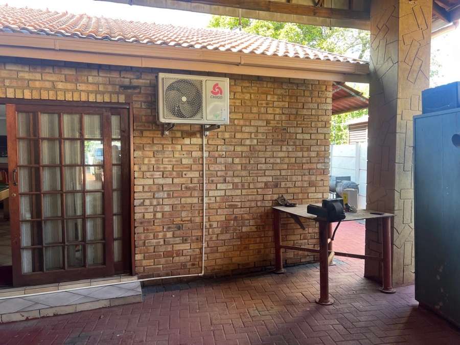 3 Bedroom Property for Sale in Geelhoutpark North West